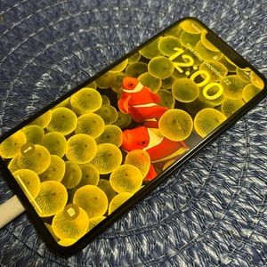 256 G iPhone 11 (Midnight Green) Unlocked !